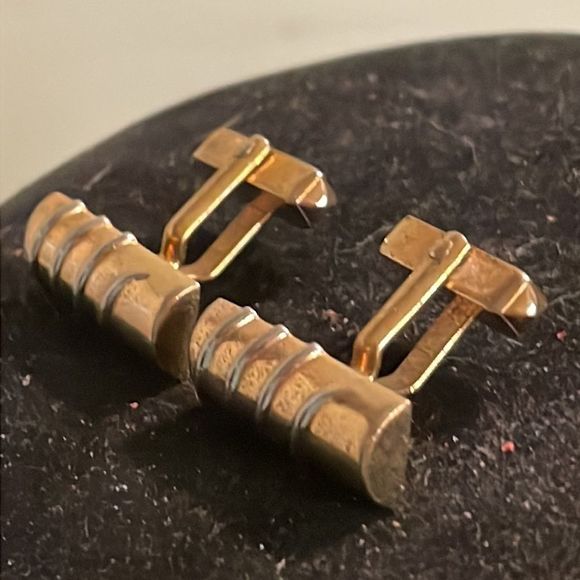 Vintage-1940s-Art Deco Swank gold plated 3D design rectangular toggle cuff links - Picture 6 of 15